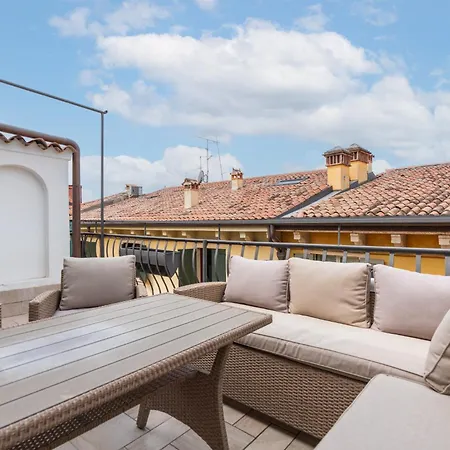 Domus - Ampia Residenza Filippini A Pochi Passi Dall'arena Apartment *