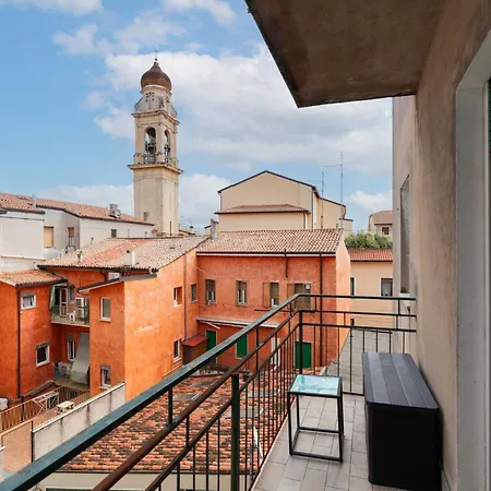Domus - Ampia Residenza Filippini A Pochi Passi Dall'arena Verona
