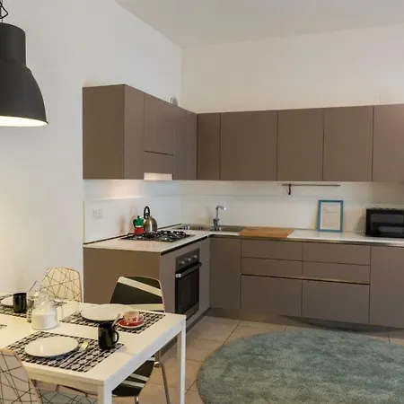 Domus - Ampia Residenza Filippini A Pochi Passi Dall'arena Apartment *